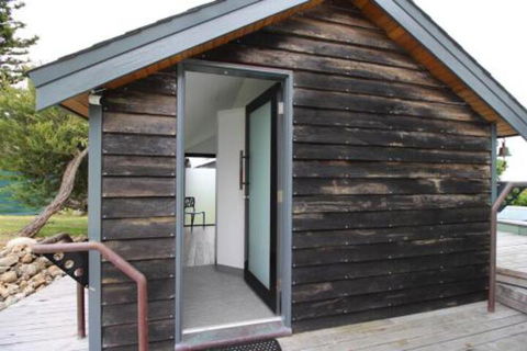Boathouse Nearly In The Water & Wonderful Views - Hotel Accommodation 2