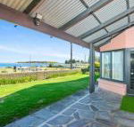 Victor Harbor Beachfront Bliss  WiFi - Hotel Accommodation
