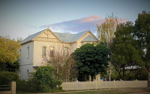 Blayney House - Hotel Accommodation 1