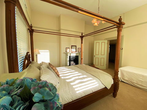 Blayney House - Hotel Accommodation 4