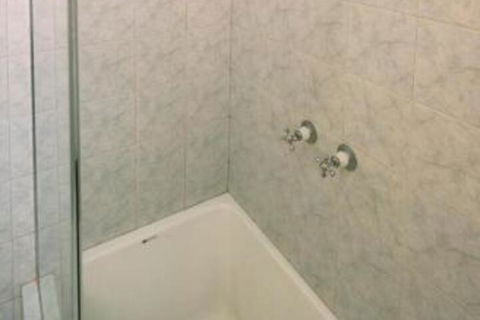 A Wave Away At Glenelg Cosy Unit Near The Beach - Hotel Accommodation 4