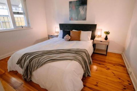 A Wave Away At Glenelg Cosy Unit Near The Beach - Hotel Accommodation 2