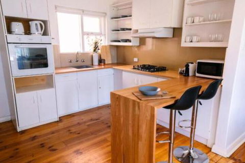 A Wave Away At Glenelg Cosy Unit Near The Beach - Hotel Accommodation 5