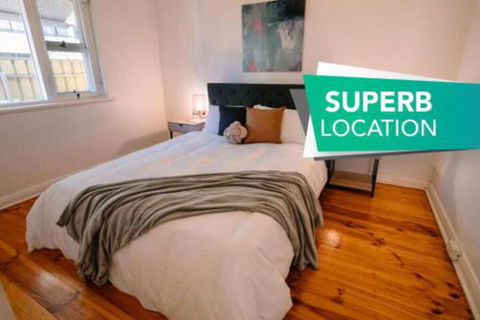 A Wave Away At Glenelg Cosy Unit Near The Beach - Hotel Accommodation 0
