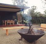 Bush  Beach Family Retreat - Hotel Accommodation