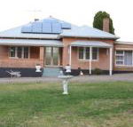 Pink Gums Farmstay - Hotel Accommodation