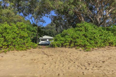 Seabreeze Beachfront Clifton - Hotel Accommodation 0