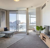 Modern Harbourside Apartment With a View