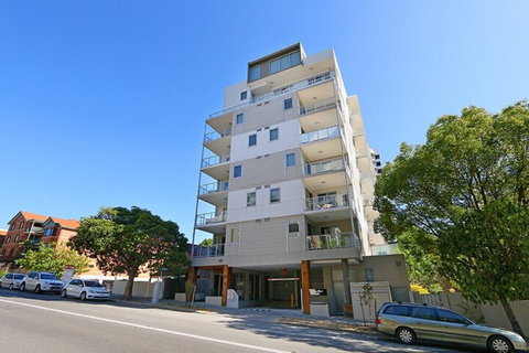 Stunning Two-storey Apartment In Perth's CBD - Hotel Accommodation 1