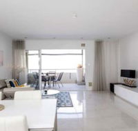Stylish Executive Apartment With Balcony - Hotel Accommodation