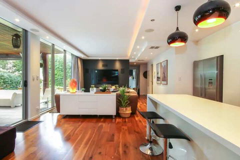 Spacious 2 Bedroom Apartment In Ascot With Large Private Garden - Hotel Accommodation 5