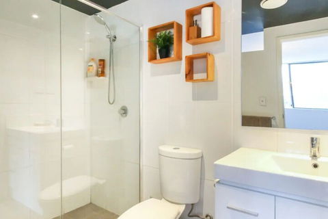 Spacious 2 Bedroom Apartment In Ascot With Large Private Garden - Hotel Accommodation 3