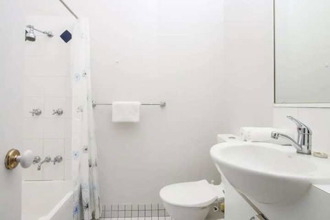 Comfortable Studio Near New Farm Park - Hotel Accommodation 2
