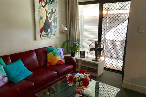 Comfortable Studio Near New Farm Park - Hotel Accommodation 4