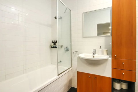 Large 3 Bedroom Apartment With River Views Near The Stadium - Hotel Accommodation 5