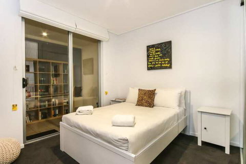 Large 3 Bedroom Apartment With River Views Near The Stadium - Hotel Accommodation 4