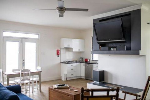 Five Bed Five Bath Five Star View 2 Mins To CBD Wentworth Estate - Hotel Accommodation 7