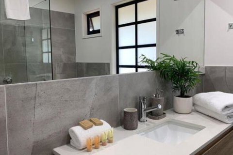 THE DECK HOUSE A WYE RIVER ICON - Hotel Accommodation 2