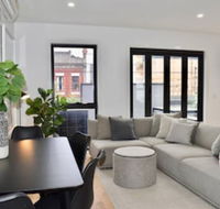 Brand New 2 Bed Apartment With Stunning City Views - Hotel Accommodation