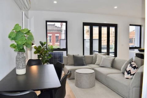 Brand New 2 Bed Apartment With Stunning City Views - Hotel Accommodation 0