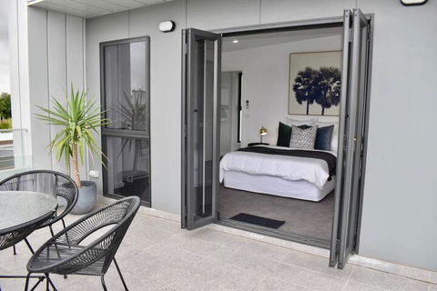Brand New 2 Bed Apartment With Stunning City Views - Hotel Accommodation 4