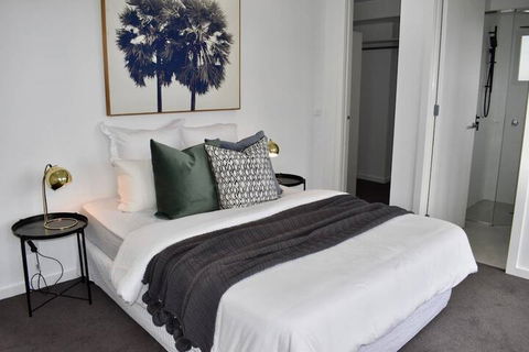 Brand New 2 Bed Apartment With Stunning City Views - Hotel Accommodation 3