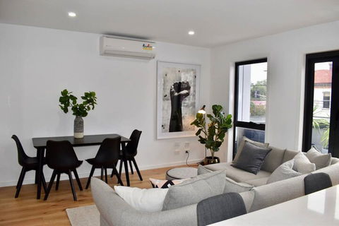Brand New 2 Bed Apartment With Stunning City Views - Hotel Accommodation 5