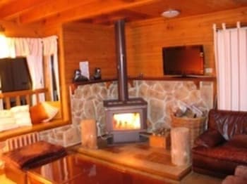 Alpine Stag Lodge House - Hotel Accommodation 0