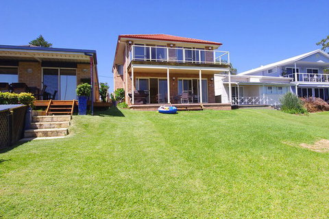 Blue Water At Mannering Park - Hotel Accommodation 1