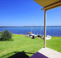 Blue Water at Mannering Park - Hotel Accommodation