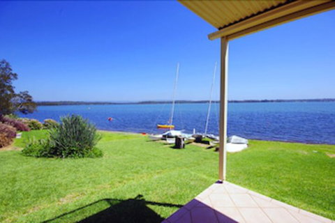 Blue Water At Mannering Park - Hotel Accommodation 0