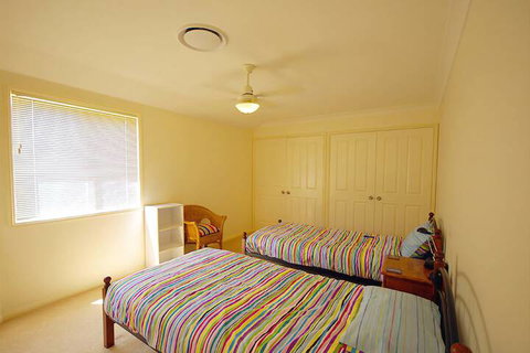 Blue Water At Mannering Park - Hotel Accommodation 4