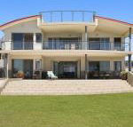 Lennox on the Beach Unit 2 Lennox Head - Hotel Accommodation