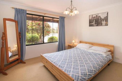 Bottlebrush - Hotel Accommodation 2