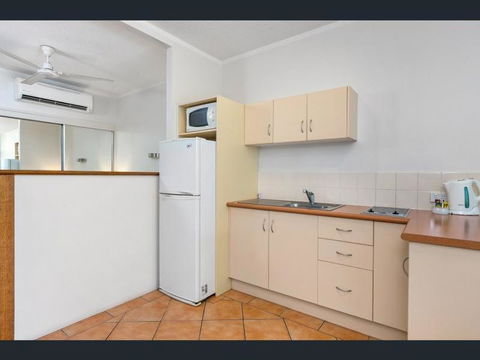 Absolute Beachfront With Million Dollar Views - Hotel Accommodation 1