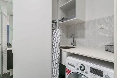 GRATTAN A Premier Location & Modern Space - Hotel Accommodation 5