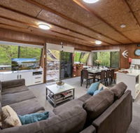 Boats And Bedzzz Houseboat Stays  Renmark River Villas - Hotel Accommodation