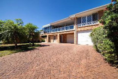 3 Bedroom House At Sandy Point Road 151 - Hotel Accommodation 2