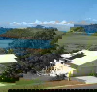 Hideaway Retreat Beach House with Pool - Hotel Accommodation