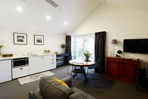 Clement House - Hotel Accommodation 3