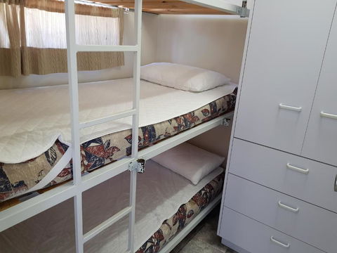 Jacaranda Holiday Park - Hotel Accommodation 1