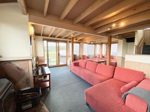 Powderkeg - Hotel Accommodation 5