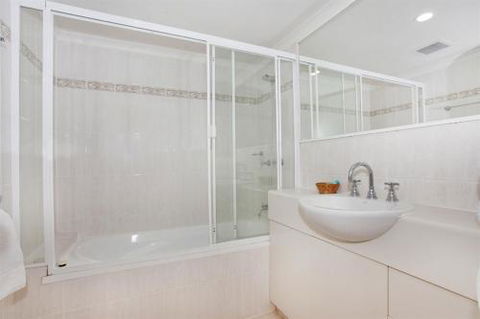 Unit 1 The Rocks 1746 David Low Coolum Beach 500 Bond - Hotel Accommodation 4