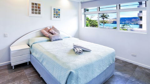Poinciana 101 3 Bedroom Renovated Spacious 3 Bedroom Central Location With Golf Buggy - Hotel Accommodation 5