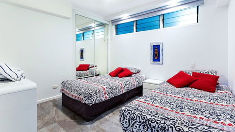 Poinciana 101 3 Bedroom Renovated Spacious 3 Bedroom Central Location With Golf Buggy - Hotel Accommodation 4