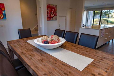 20 Coast Drive Torquay - Hotel Accommodation 3