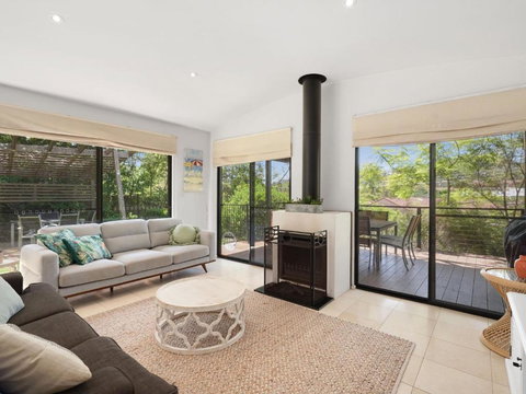 Avoca Beach Living 84 Avoca Drive Avoca Beach - Hotel Accommodation 3