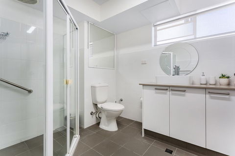 Laman Lodge Unit 2 15 Laman Street - Hotel Accommodation 3