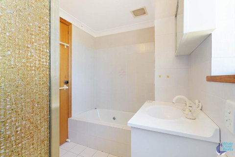 Ballingalla Apartments By The Golf Course - Hotel Accommodation 6