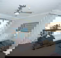 Long Beach Private Apartments - Hotel Accommodation